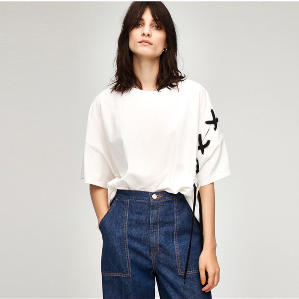 Moussy White Top with Black Accents